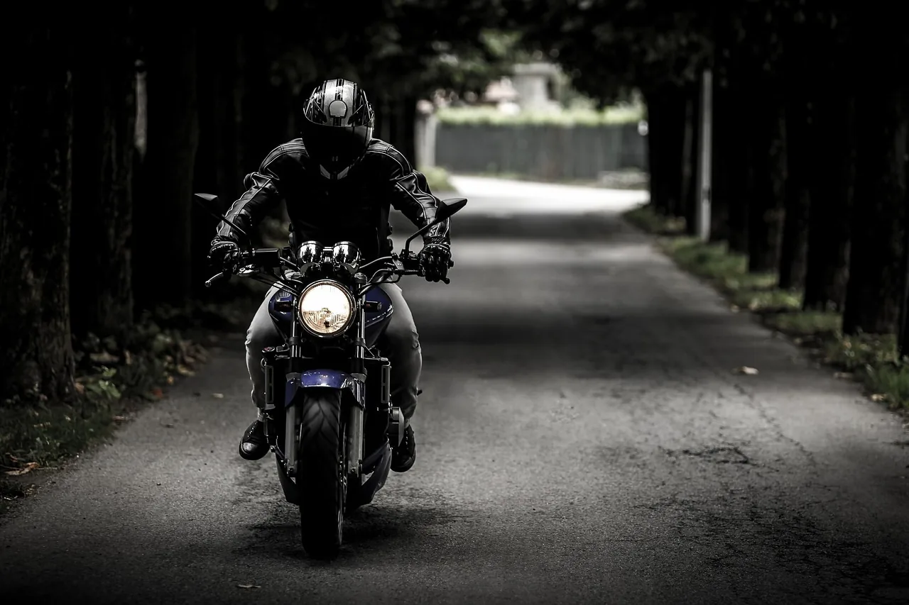 Veste en cuir motard, choisir sa veste en cuir pour femme