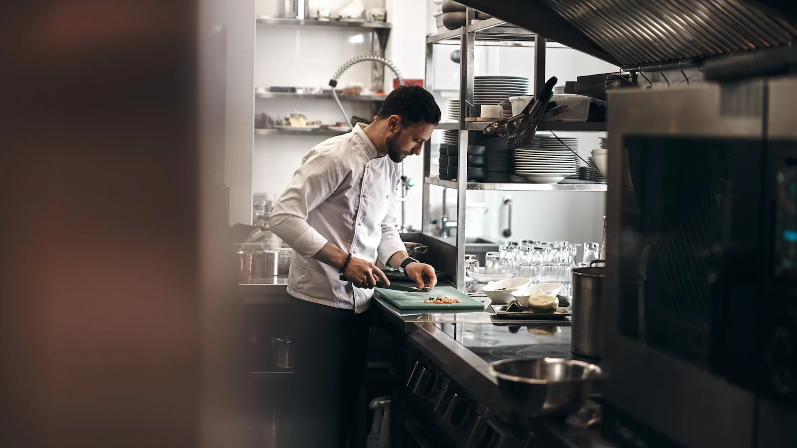 Le matériel en inox est essentiel dans les cuisines professionnelles